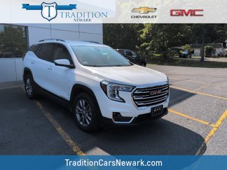 Used 2023 GMC Terrain SLT image 1