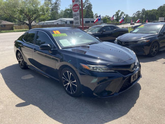 Used 2018 Toyota Camry SE image 1