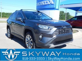 Used 2019 Toyota RAV4 Limited image 1