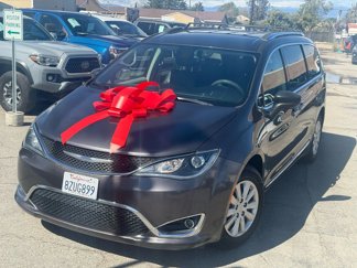 Used 2018 Chrysler Pacifica Touring-L image 1