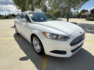 Used 2016 Ford Fusion SE image 1