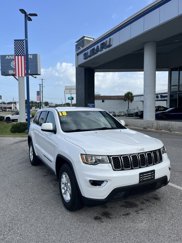 Used 2018 Jeep Grand Cherokee Laredo image 1