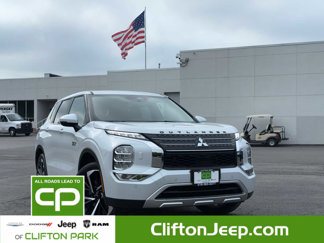 Used 2023 Mitsubishi Outlander SE image 1