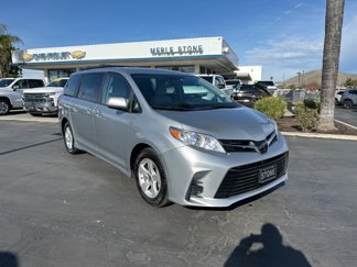 Used 2020 Toyota Sienna LE image 1
