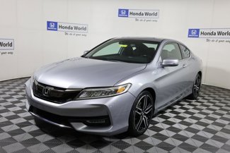 Used 2017 Honda Accord Touring image 1