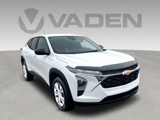 Used 2024 Chevrolet Trax LS image 1