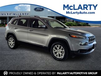Used 2017 Jeep Cherokee Latitude w/ Cold Weather Group image 1