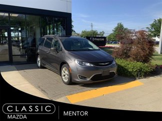 Used 2017 Chrysler Pacifica Touring-L w/ Tire & Wheel Group image 1