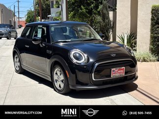 Certified 2022 MINI Cooper 2-Door Hardtop image 1