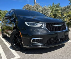 Used 2021 Chrysler Pacifica Touring-L image 1