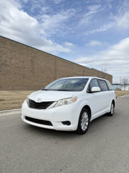 Used 2014 Toyota Sienna LE image 1