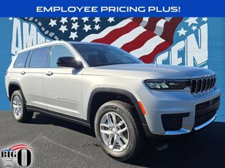 New 2025 Jeep Grand Cherokee L Laredo image 1