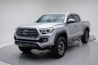 Used 2017 Toyota Tacoma TRD Off-Road image 1