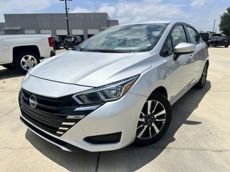 Used 2023 Nissan Versa SV image 1