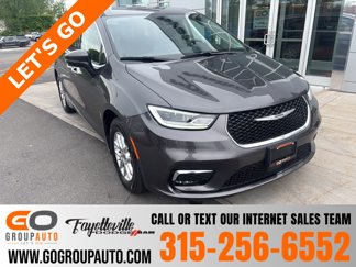 Used 2023 Chrysler Pacifica Touring-L image 1