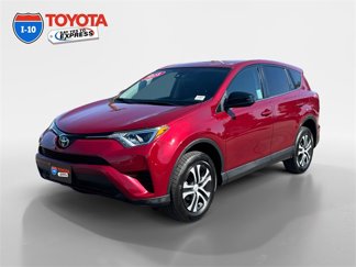 Used 2018 Toyota RAV4 LE image 1