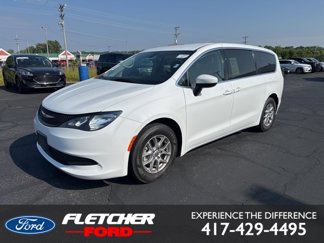 Used 2022 Chrysler Voyager LX image 1