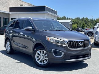 Used 2017 Kia Sorento LX w/ LX Convenience Package image 1