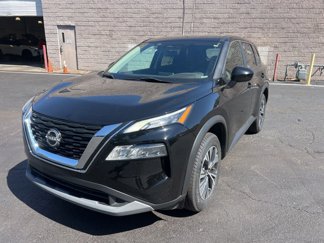 Used 2023 Nissan Rogue SV image 1