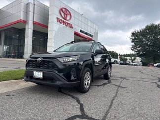 Used 2021 Toyota RAV4 LE image 1