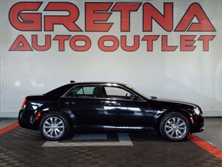 Used 2018 Chrysler 300 Touring image 1
