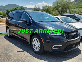 Used 2022 Chrysler Pacifica Touring-L image 1