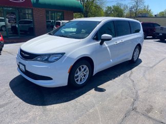 Used 2017 Chrysler Pacifica Touring image 1