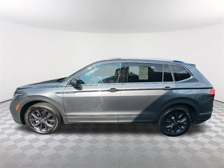 Used 2022 Volkswagen Tiguan SE image 1