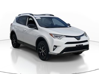 Used 2018 Toyota RAV4 SE image 1