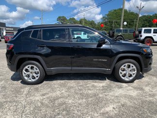 Used 2024 Jeep Compass Latitude image 1