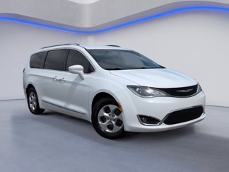 Used 2017 Chrysler Pacifica Touring-L Plus image 1