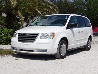 Used 2010 Chrysler Town & Country LX image 1