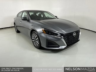 Used 2024 Nissan Altima 2.5 SV image 1