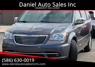 Used 2015 Chrysler Town & Country Touring-L w/ Driver Convenience Group image 1
