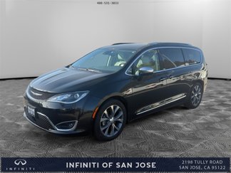 Used 2017 Chrysler Pacifica Limited image 1