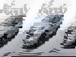 Used 2022 Mitsubishi Outlander SE image 1