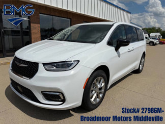 Used 2024 Chrysler Pacifica Touring-L image 1