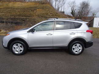 Used 2015 Toyota RAV4 LE image 1