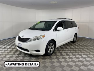 Used 2014 Toyota Sienna LE image 1