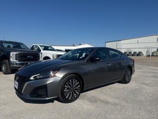 Used 2024 Nissan Altima 2.5 SV image 1