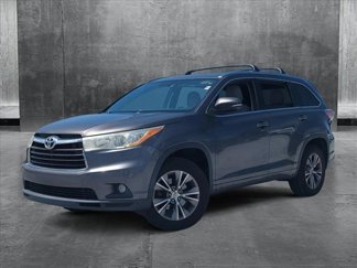 Used 2014 Toyota Highlander XLE image 1