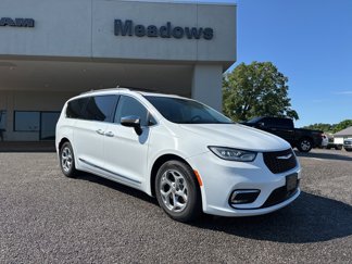 Used 2023 Chrysler Pacifica Limited image 1