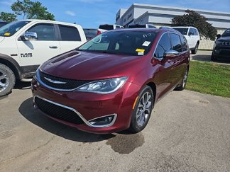 Used 2017 Chrysler Pacifica Limited image 1