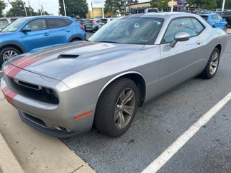 Used 2017 Dodge Challenger SXT image 1