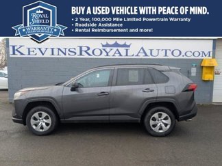 Used 2021 Toyota RAV4 LE image 1