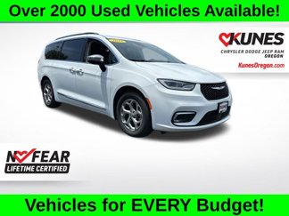 Used 2023 Chrysler Pacifica Limited image 1