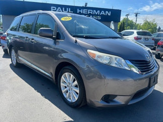 Used 2014 Toyota Sienna LE image 1