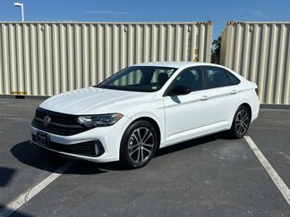 Used 2023 Volkswagen Jetta Sport image 1