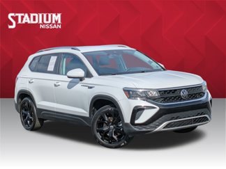 Used 2023 Volkswagen Taos SE image 1