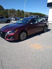 Used 2024 Nissan Altima 2.5 SV image 1